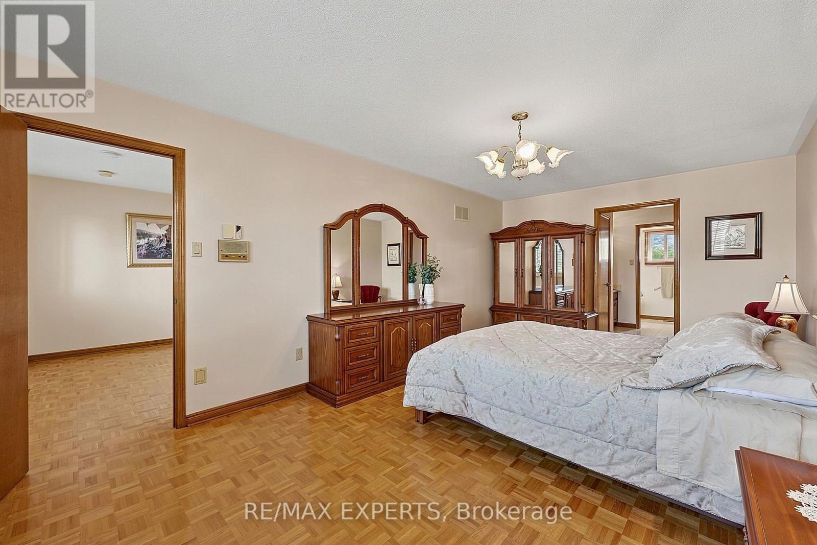 179 BORDEAUX DRIVE - 18