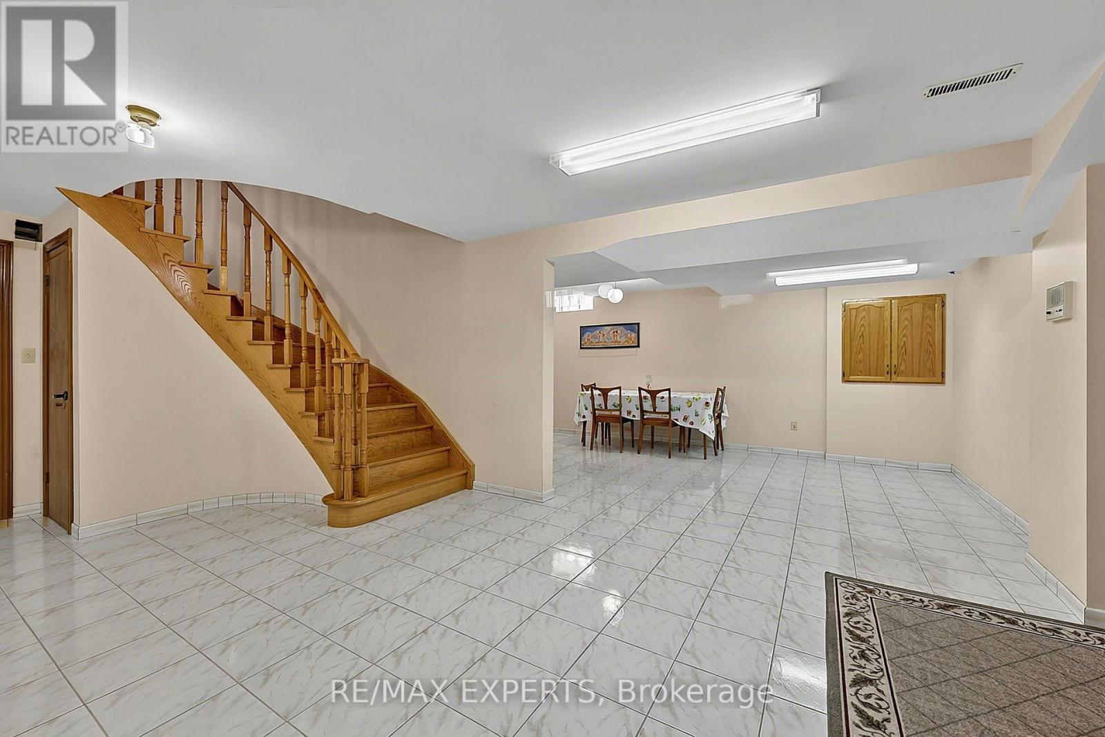 179 BORDEAUX DRIVE - 27