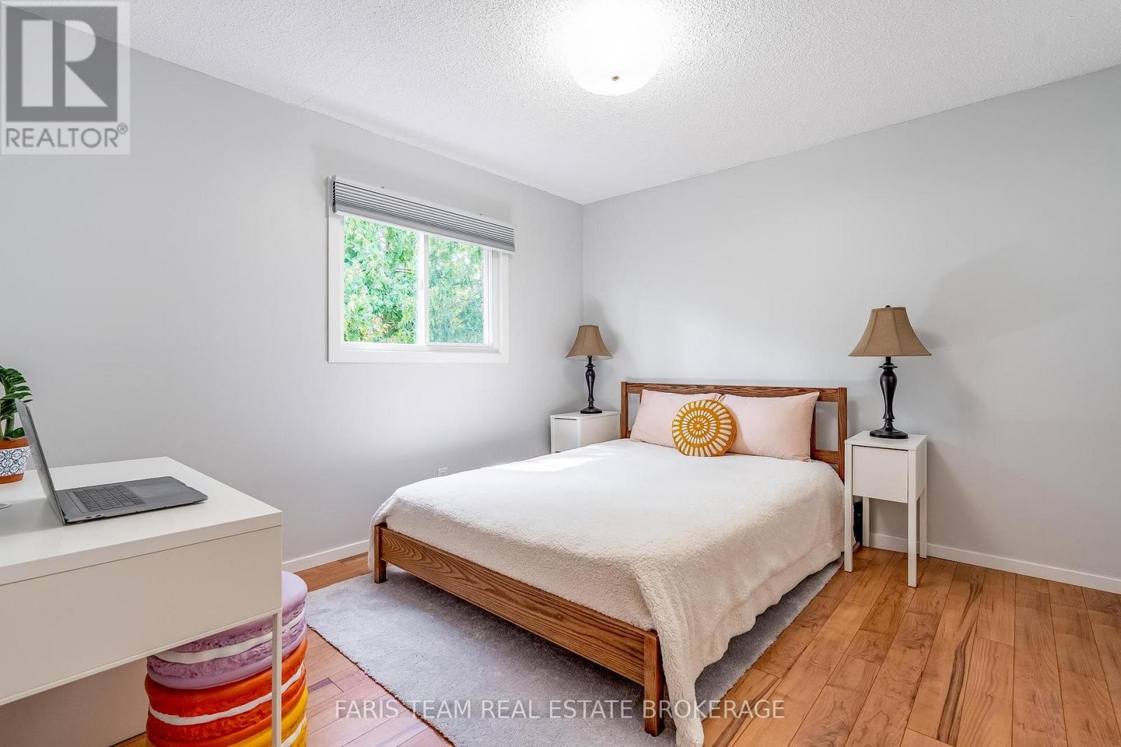 224 LAKESHORE ROAD W - 17