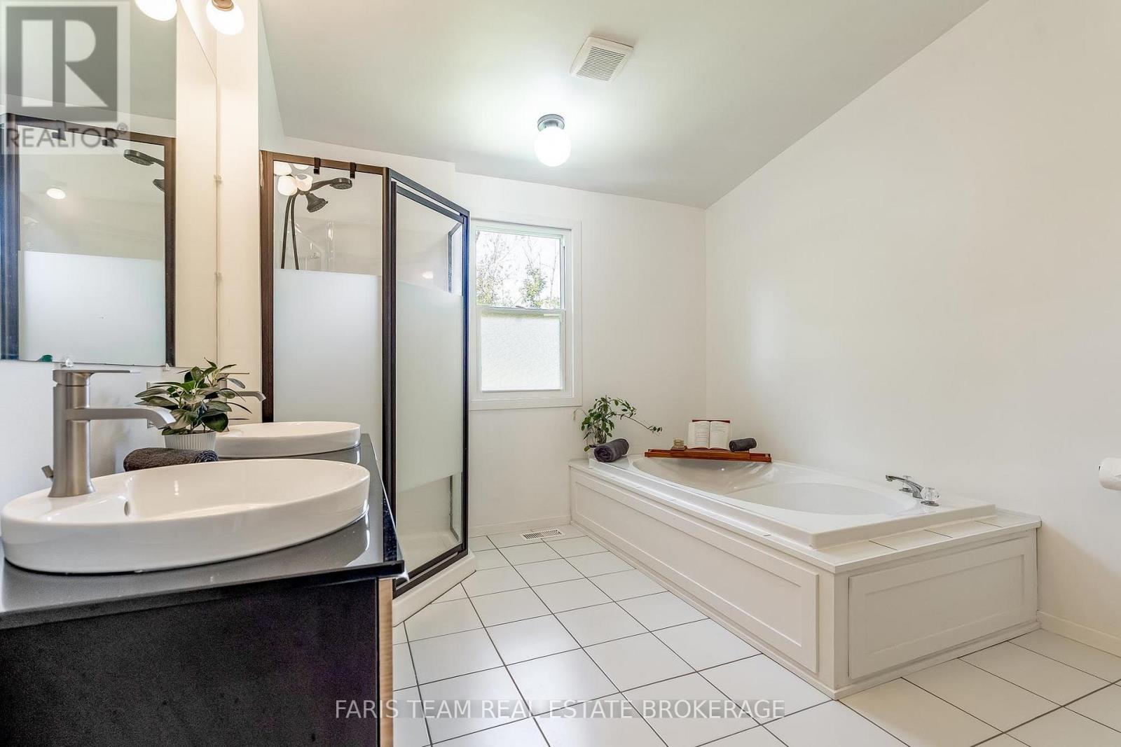 224 LAKESHORE ROAD W - 20