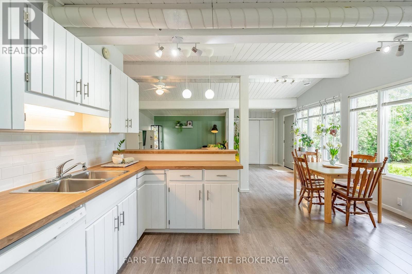 224 LAKESHORE ROAD W - 4