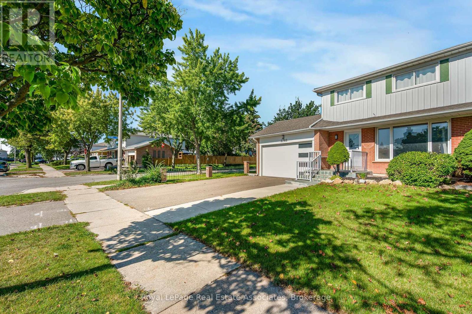 2782 HOLLINGTON CRESCENT - 2