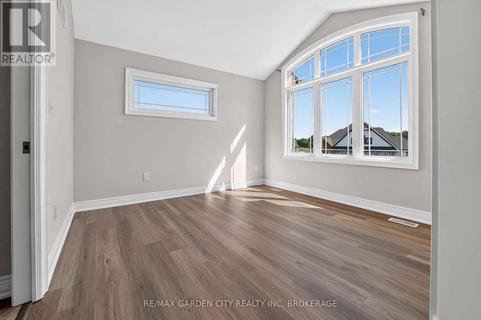 57 BERGENSTEIN CRES CRESCENT - 31