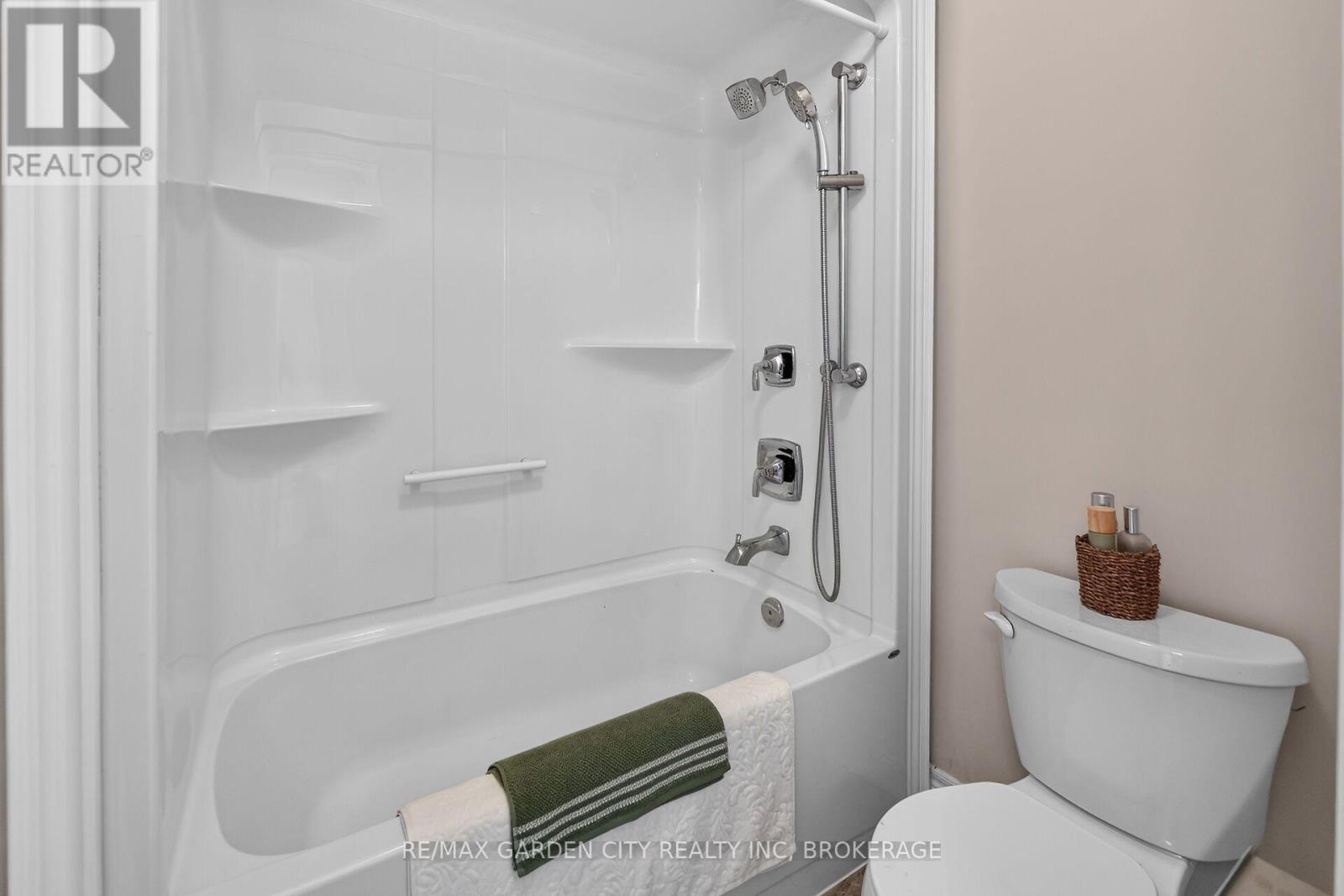 57 BERGENSTEIN CRES CRESCENT - 34