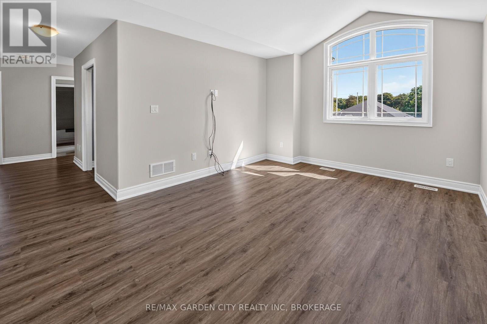 57 BERGENSTEIN CRES CRESCENT - 37