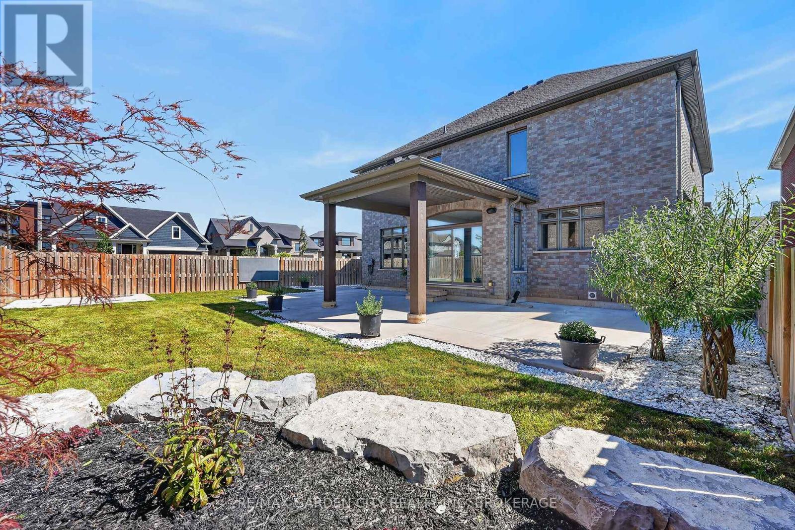 57 BERGENSTEIN CRES CRESCENT - 40
