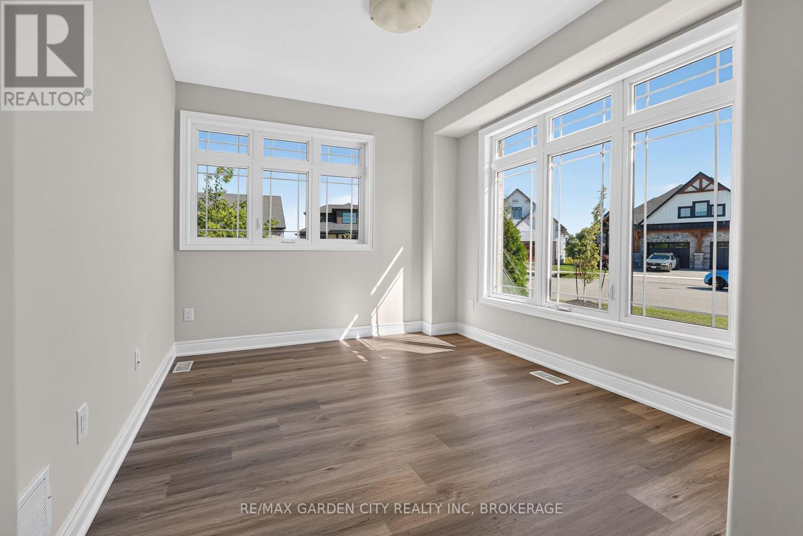 57 BERGENSTEIN CRES CRESCENT - 7
