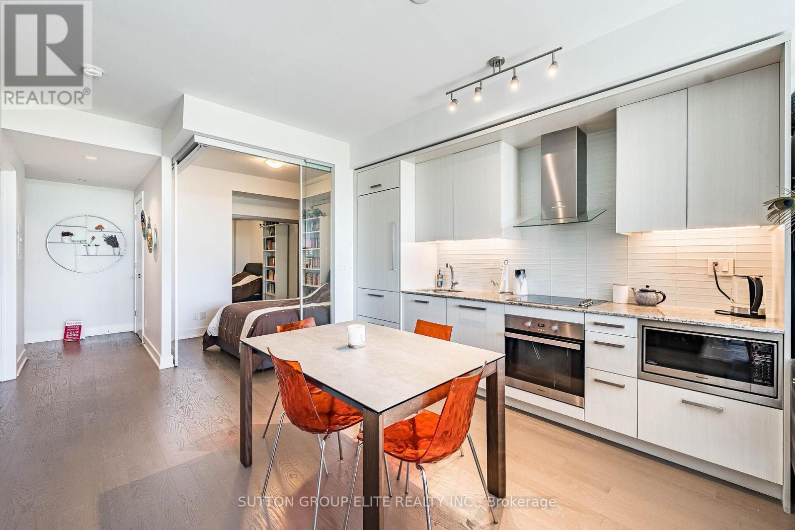 #814 3018 YONGE STREET - 11