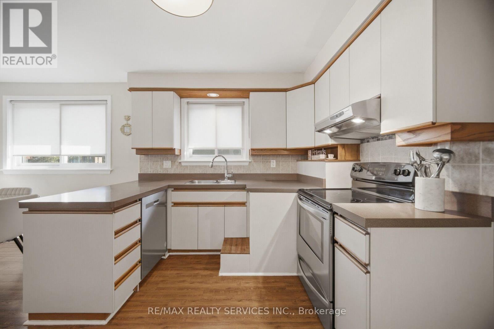 15 SHOREVIEW DRIVE - 14
