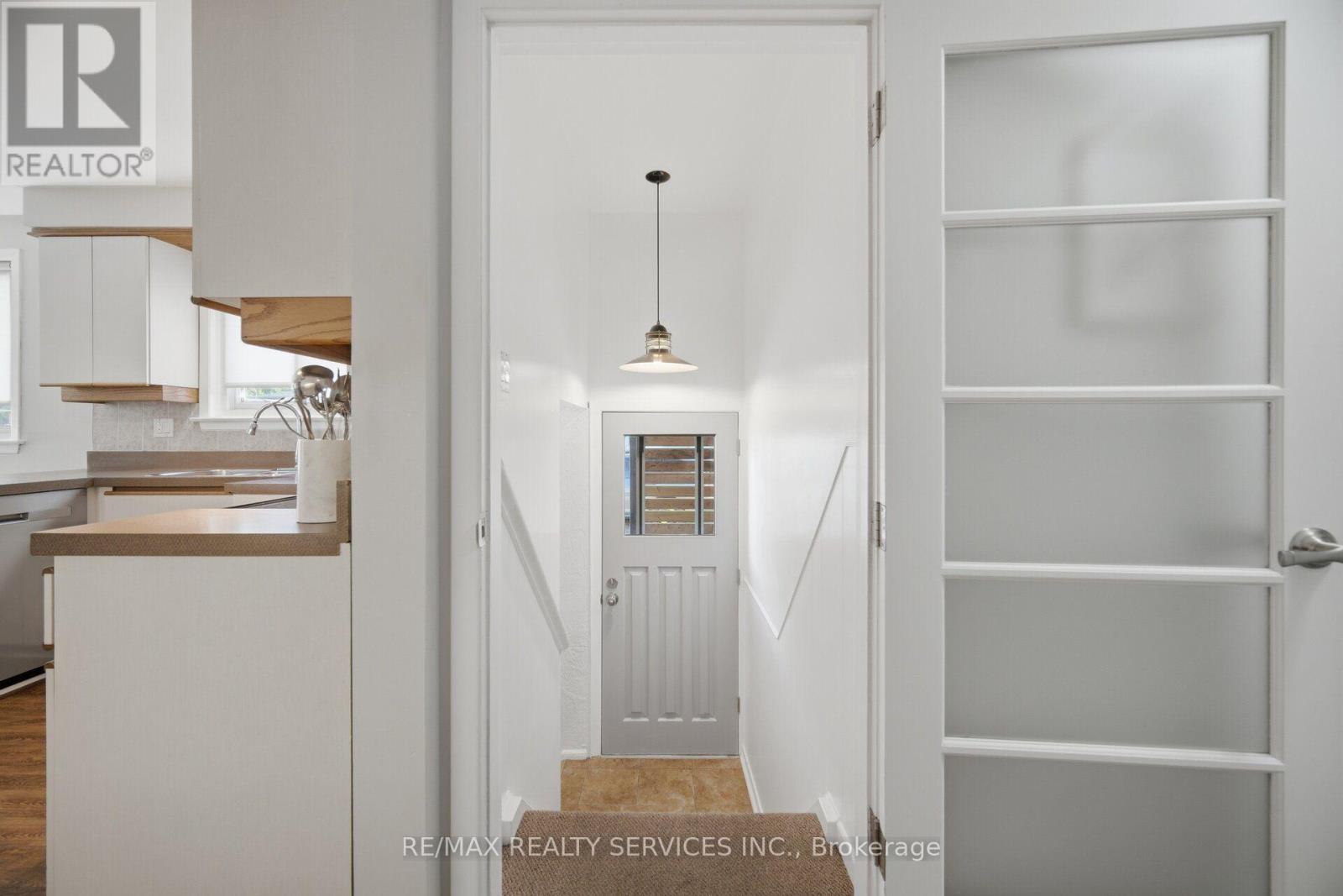 15 SHOREVIEW DRIVE - 25