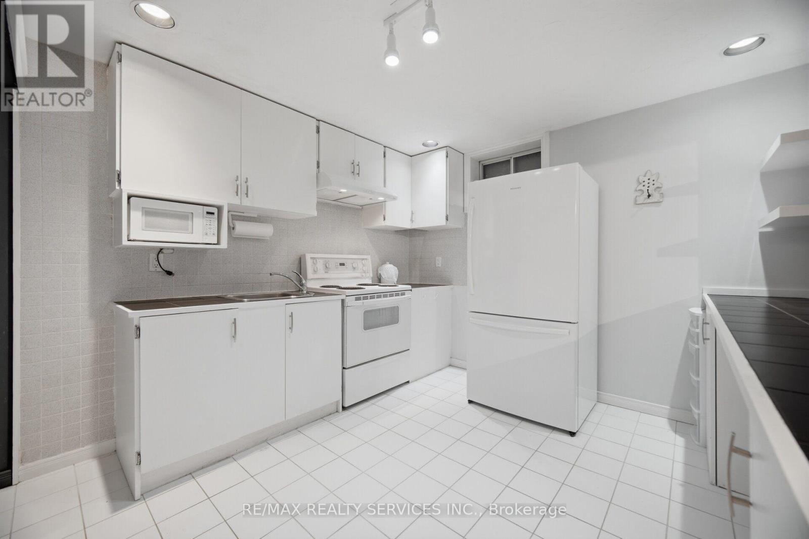 15 SHOREVIEW DRIVE - 34