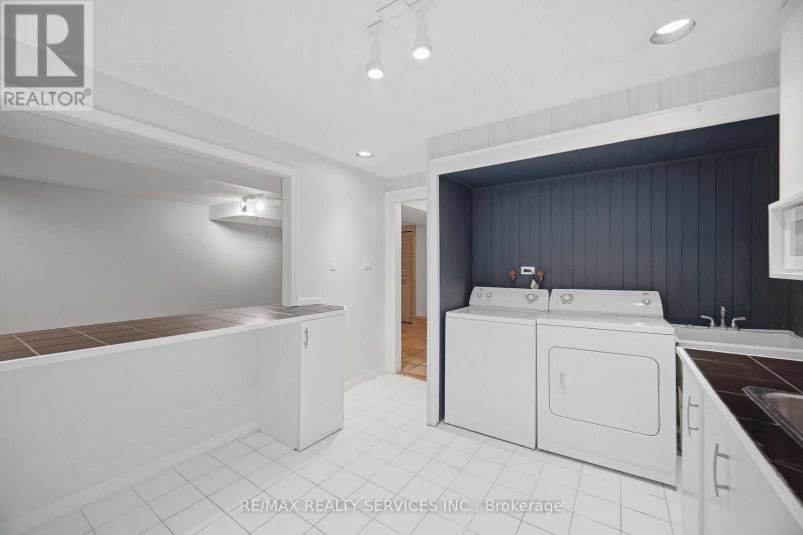 15 SHOREVIEW DRIVE - 35