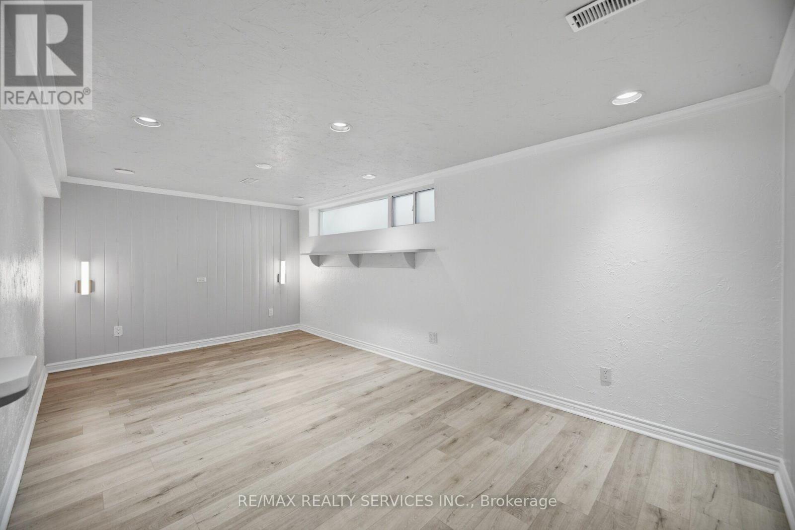 15 SHOREVIEW DRIVE - 36