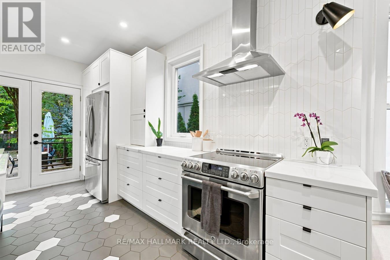 15 REDWOOD AVENUE - 12