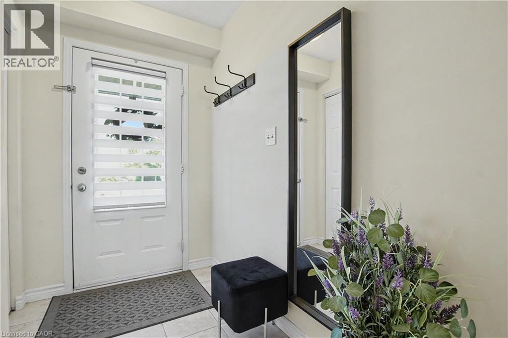 15 BRYAN Court, Kitchener — photo 4