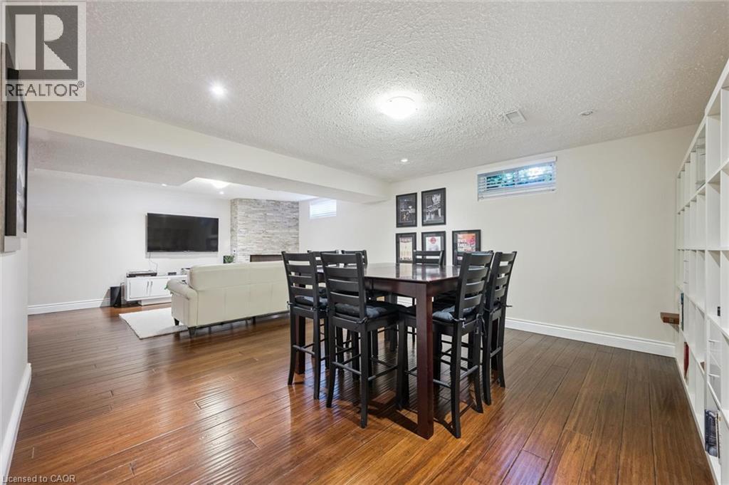 54 CORFIELD Drive - 33