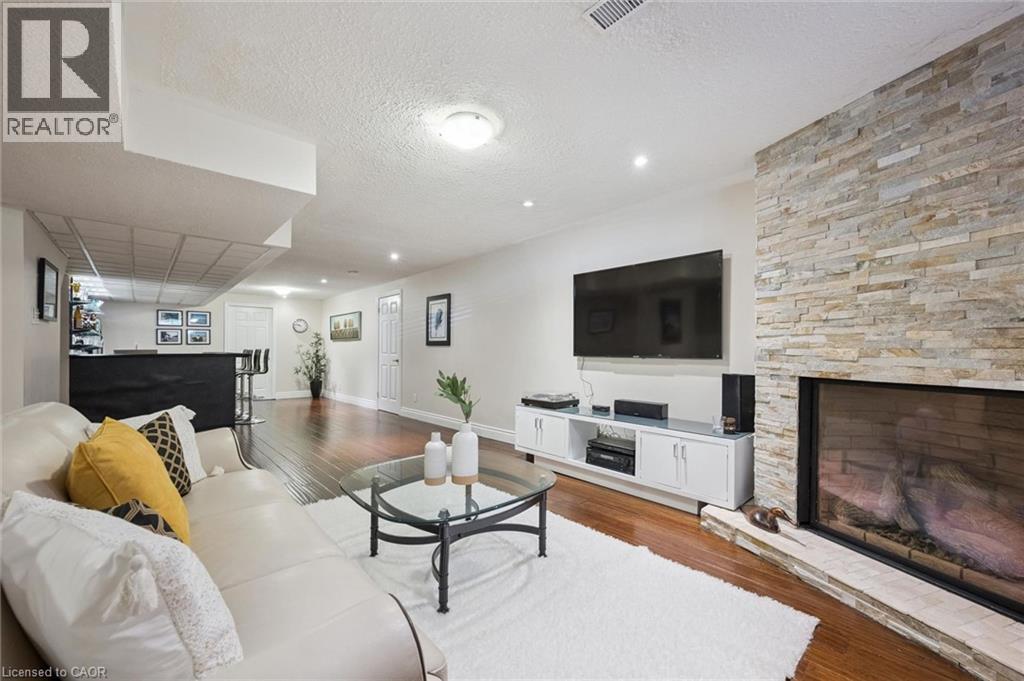 54 CORFIELD Drive - 35