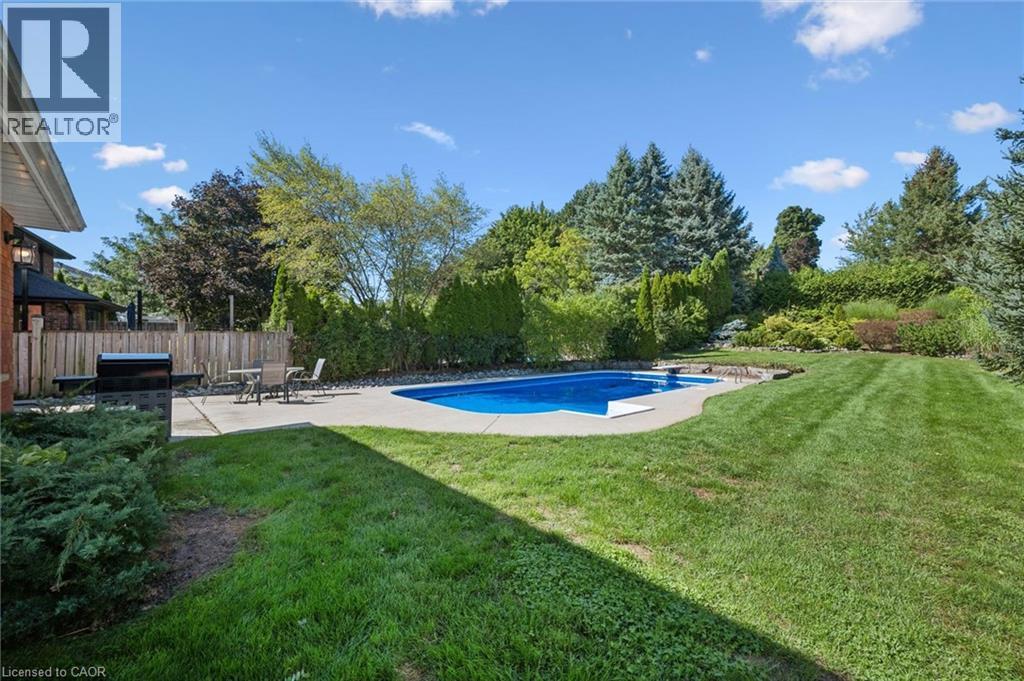 54 CORFIELD Drive - 41