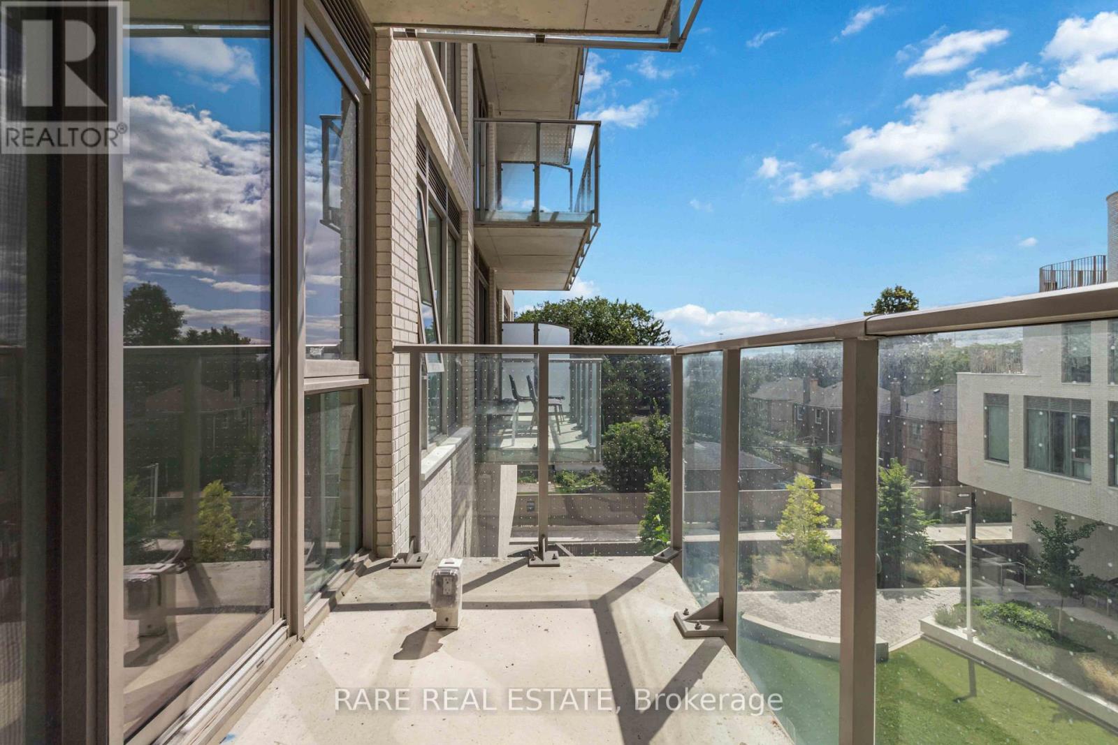 #330 689 THE QUEENSWAY - Image 9