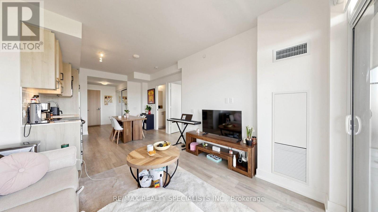#601 60 GEORGE BUTCHART DRIVE - Image 10
