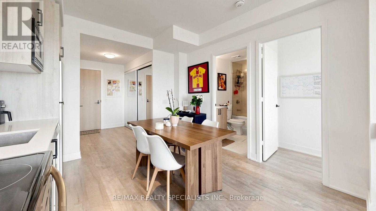 #601 60 GEORGE BUTCHART DRIVE - 13