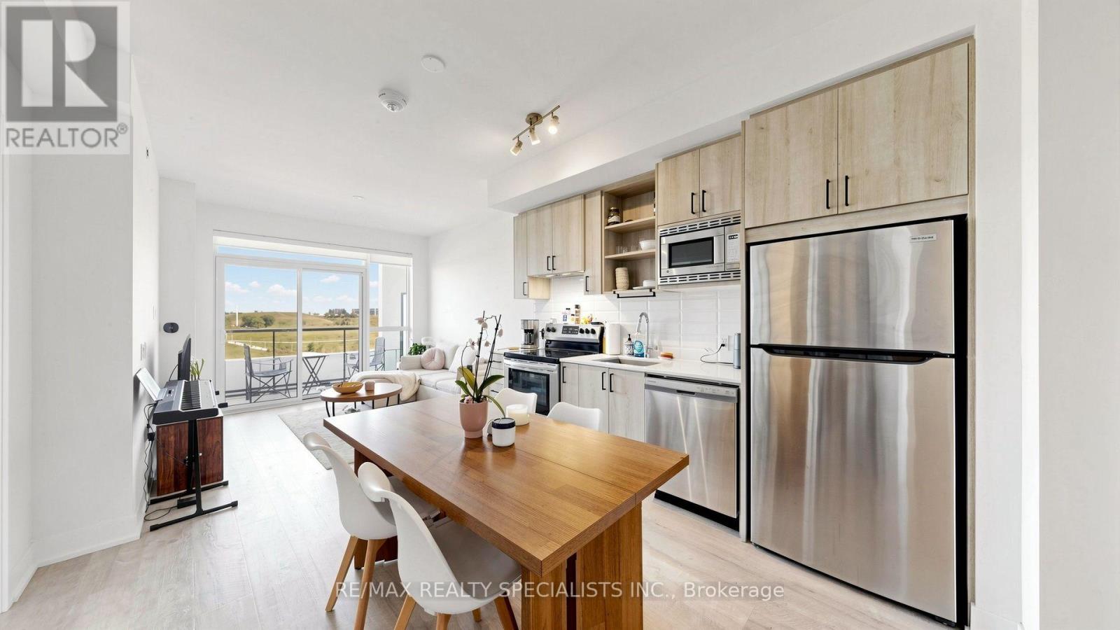 #601 60 GEORGE BUTCHART DRIVE - 14