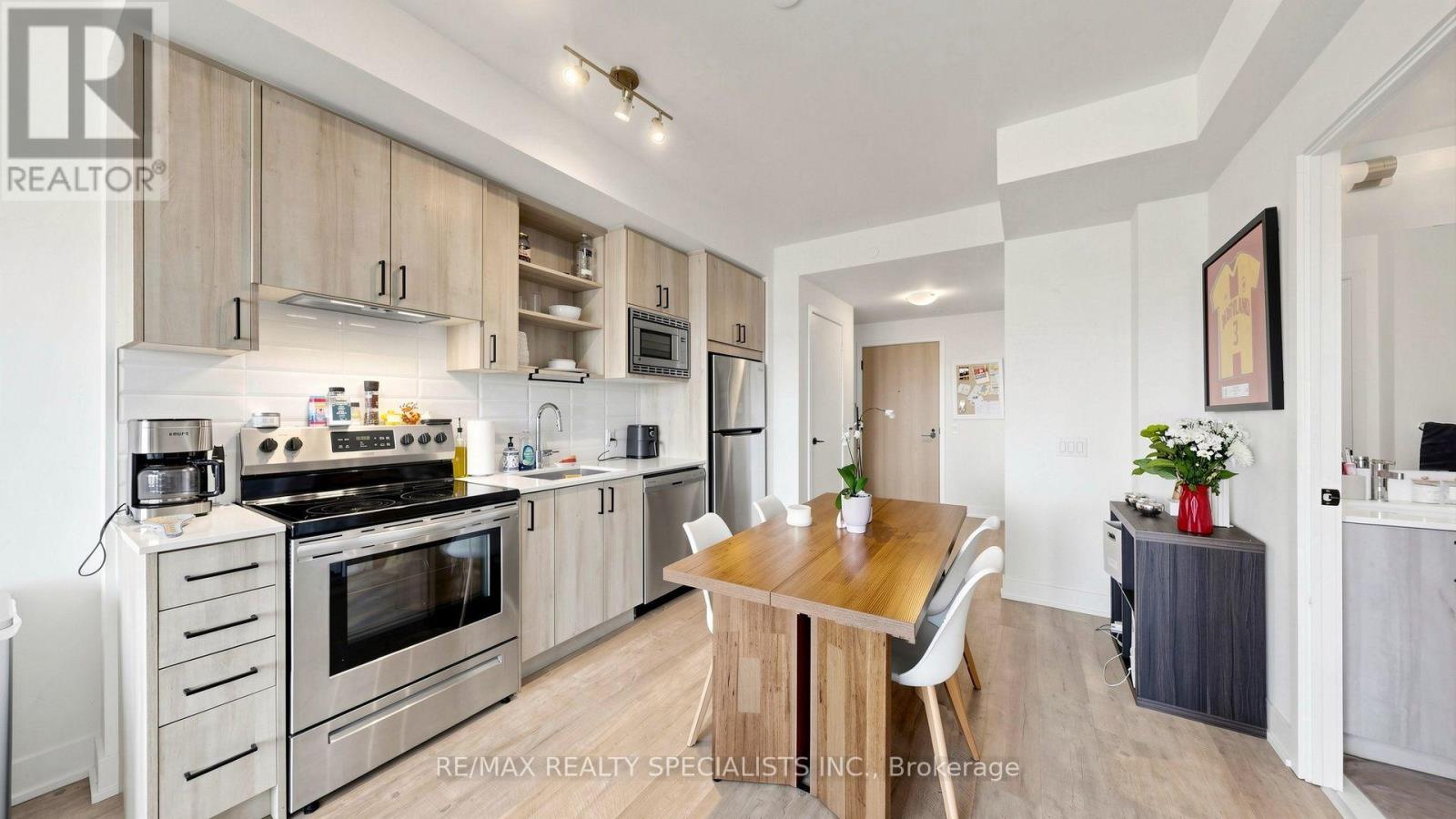 #601 60 GEORGE BUTCHART DRIVE - 15