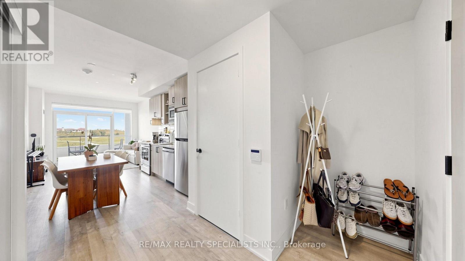 #601 60 GEORGE BUTCHART DRIVE - 16