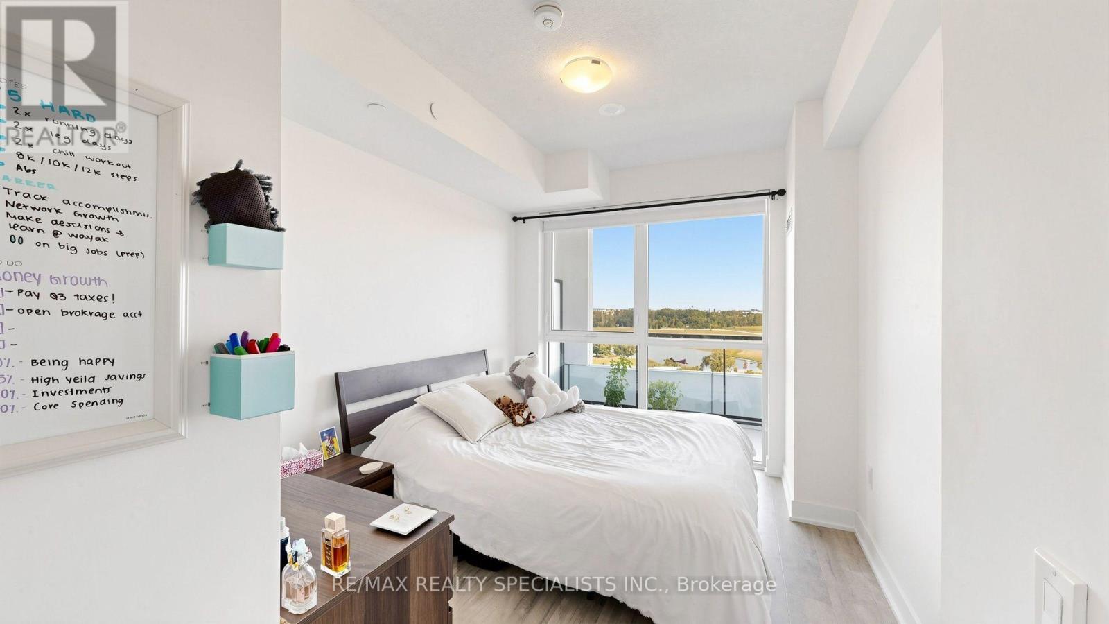 #601 60 GEORGE BUTCHART DRIVE - Image 17
