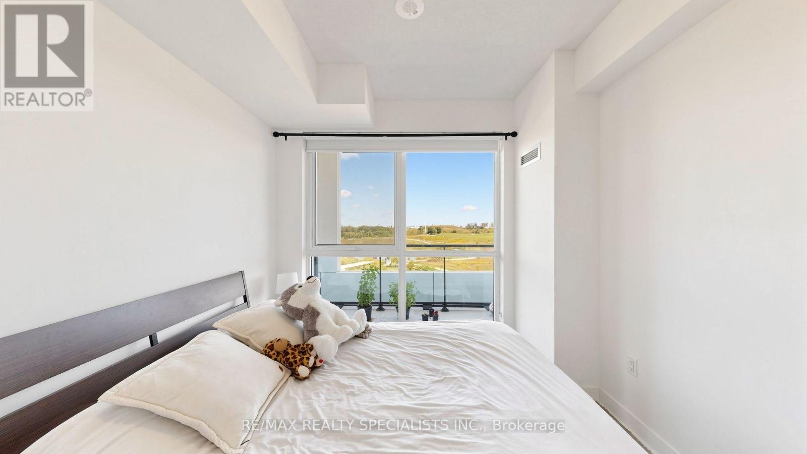 #601 60 GEORGE BUTCHART DRIVE - Image 19