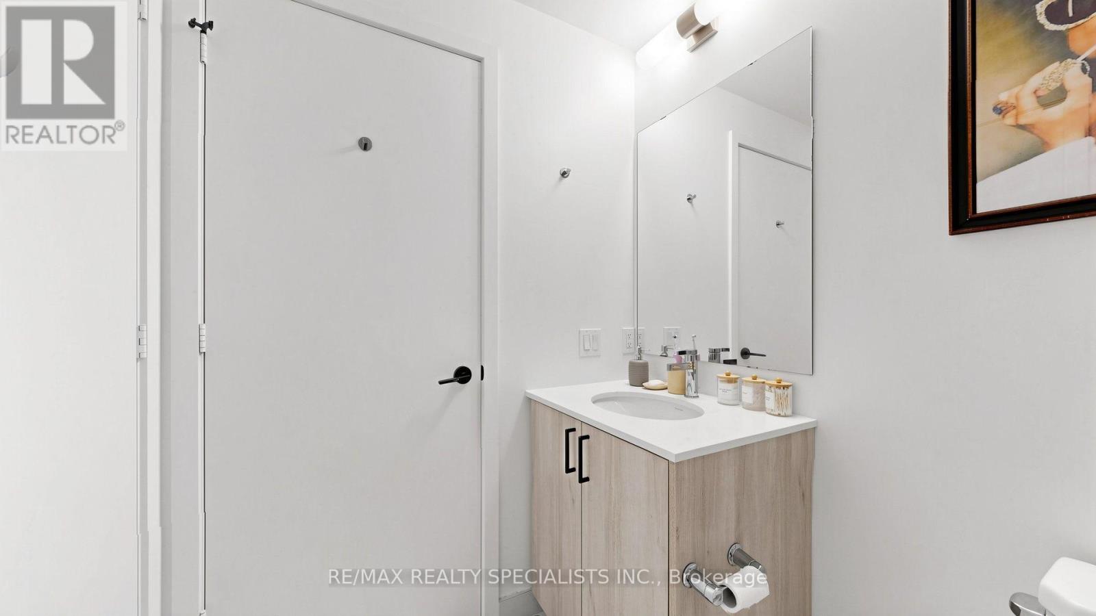 #601 60 GEORGE BUTCHART DRIVE - 21