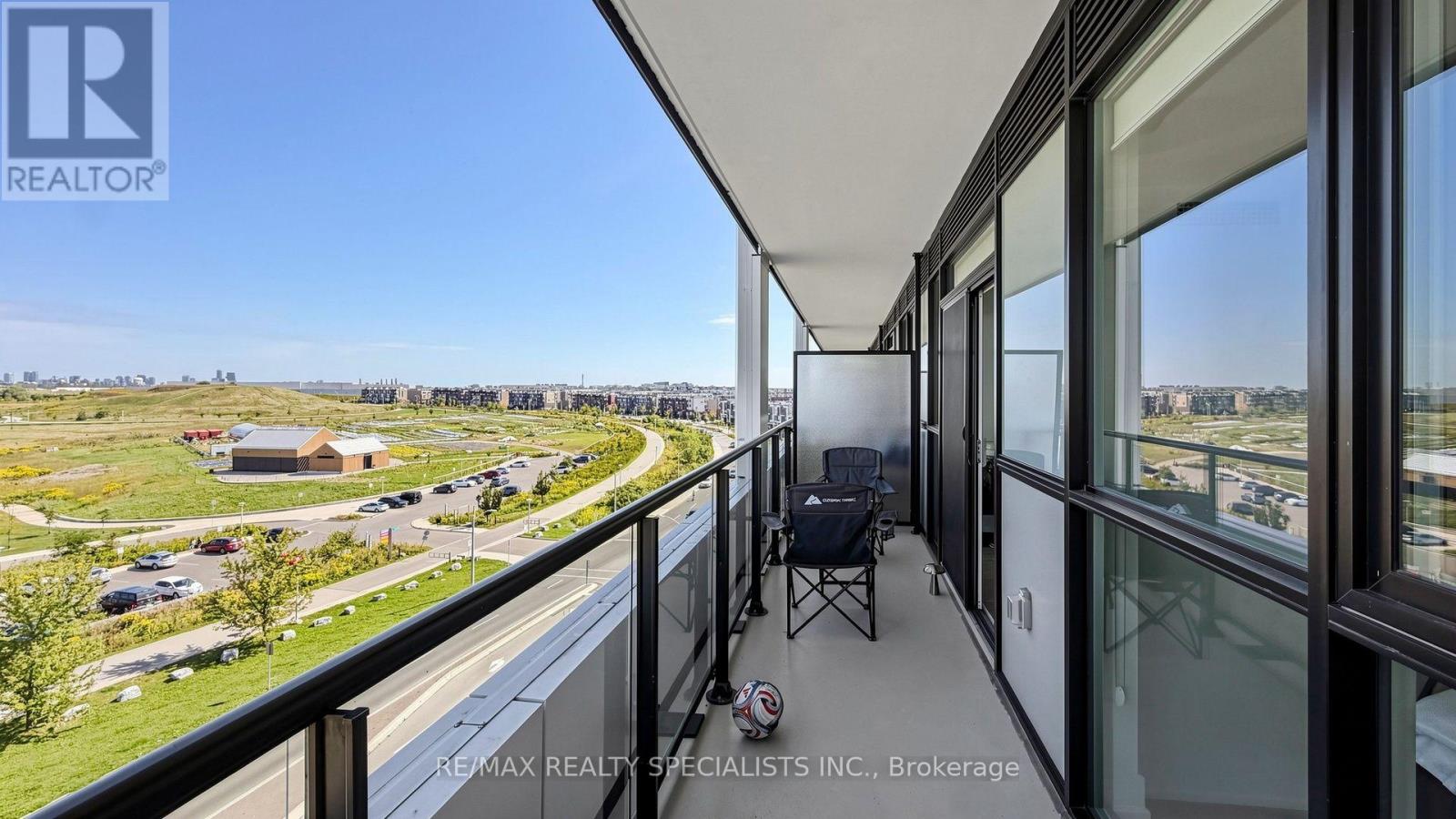 #601 60 GEORGE BUTCHART DRIVE - 24