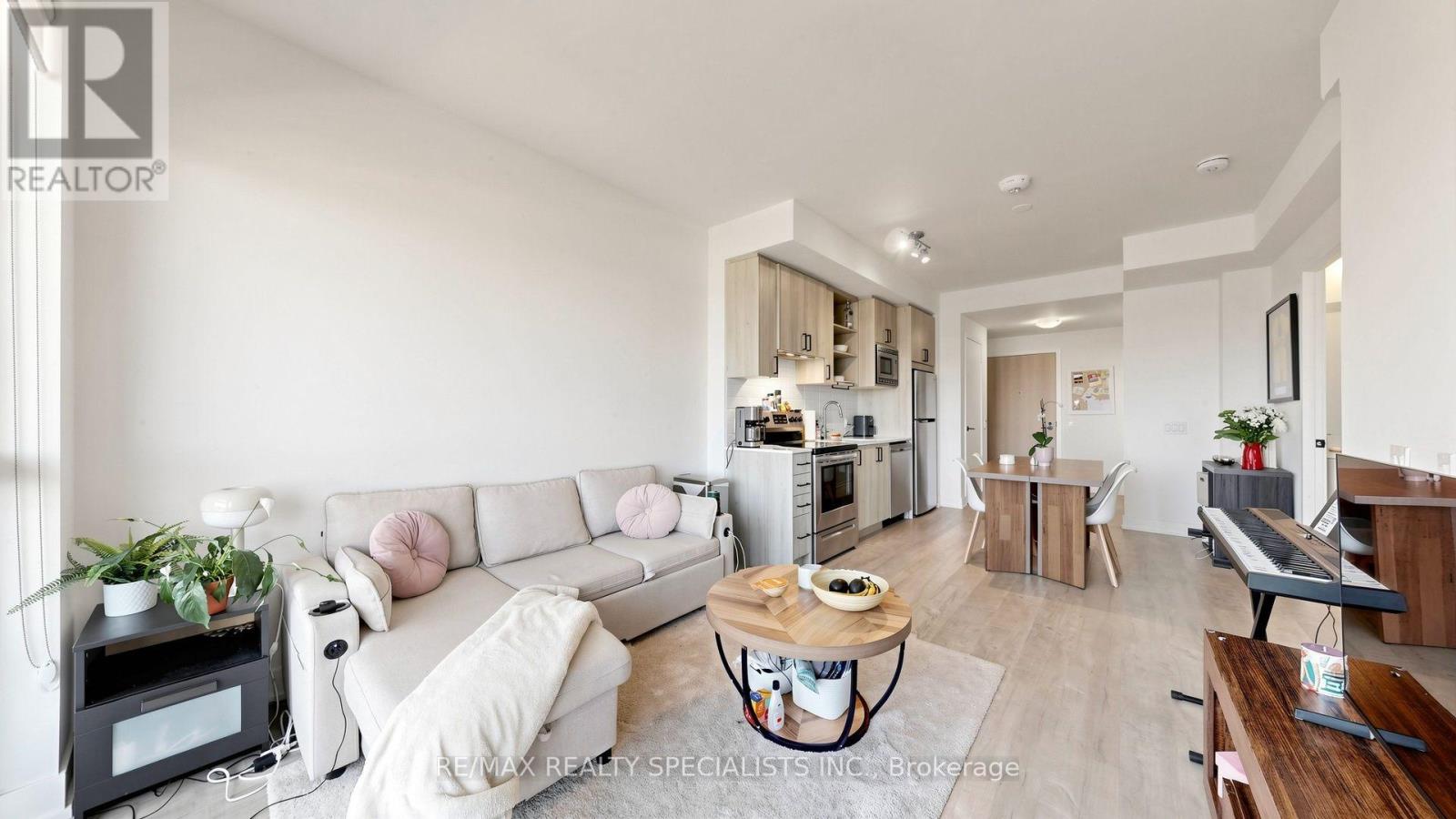 #601 60 GEORGE BUTCHART DRIVE - 8