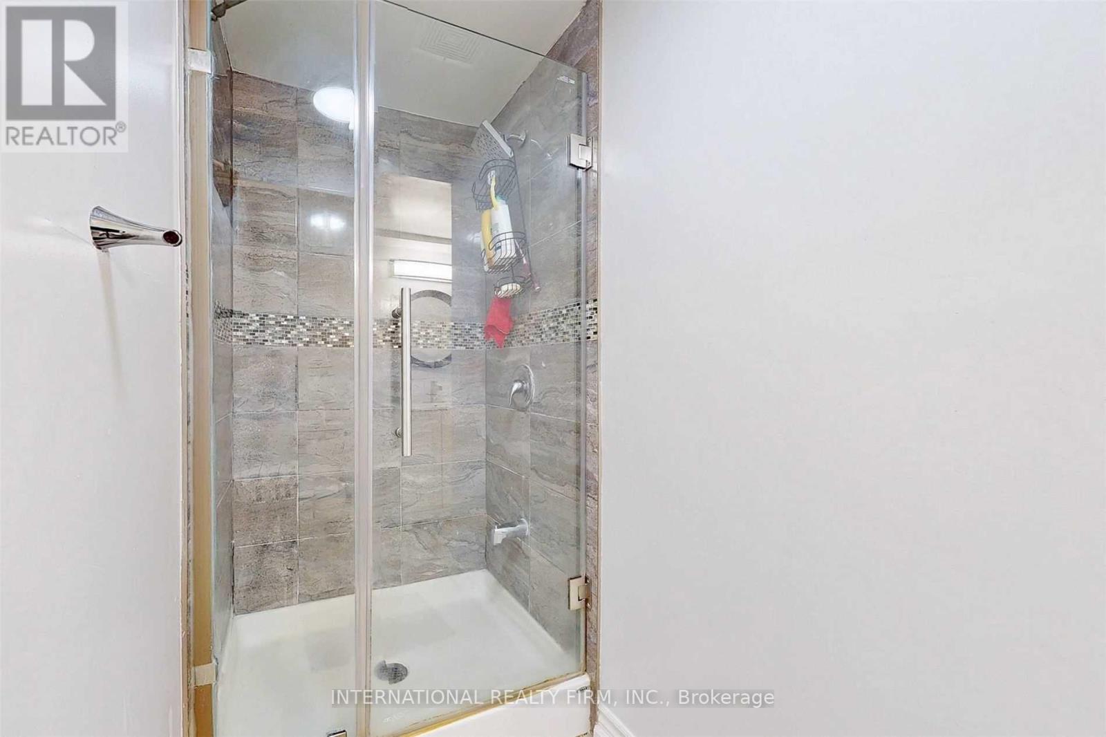 297 GILBERT AVENUE - 25