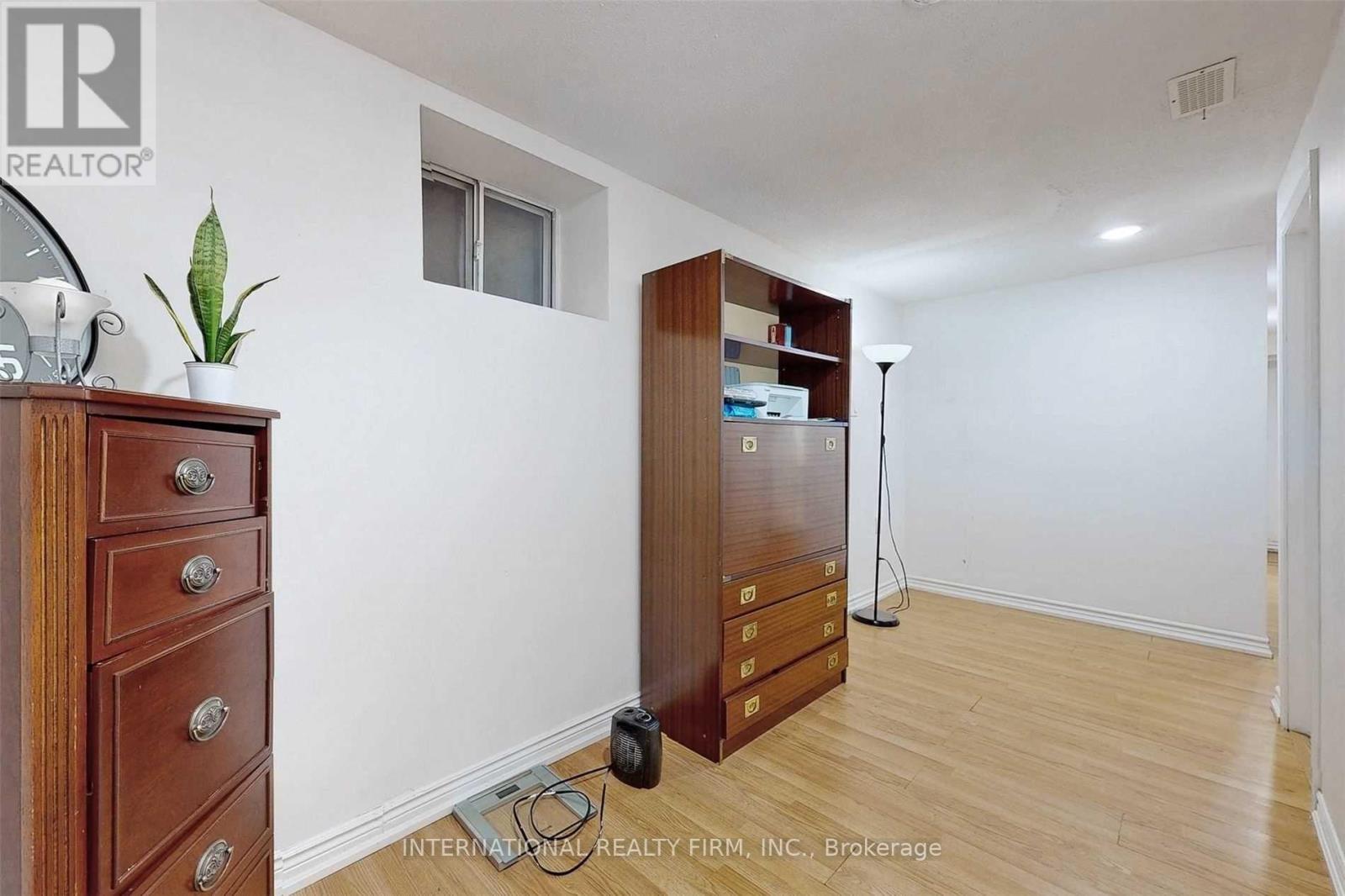 297 GILBERT AVENUE - Image 28