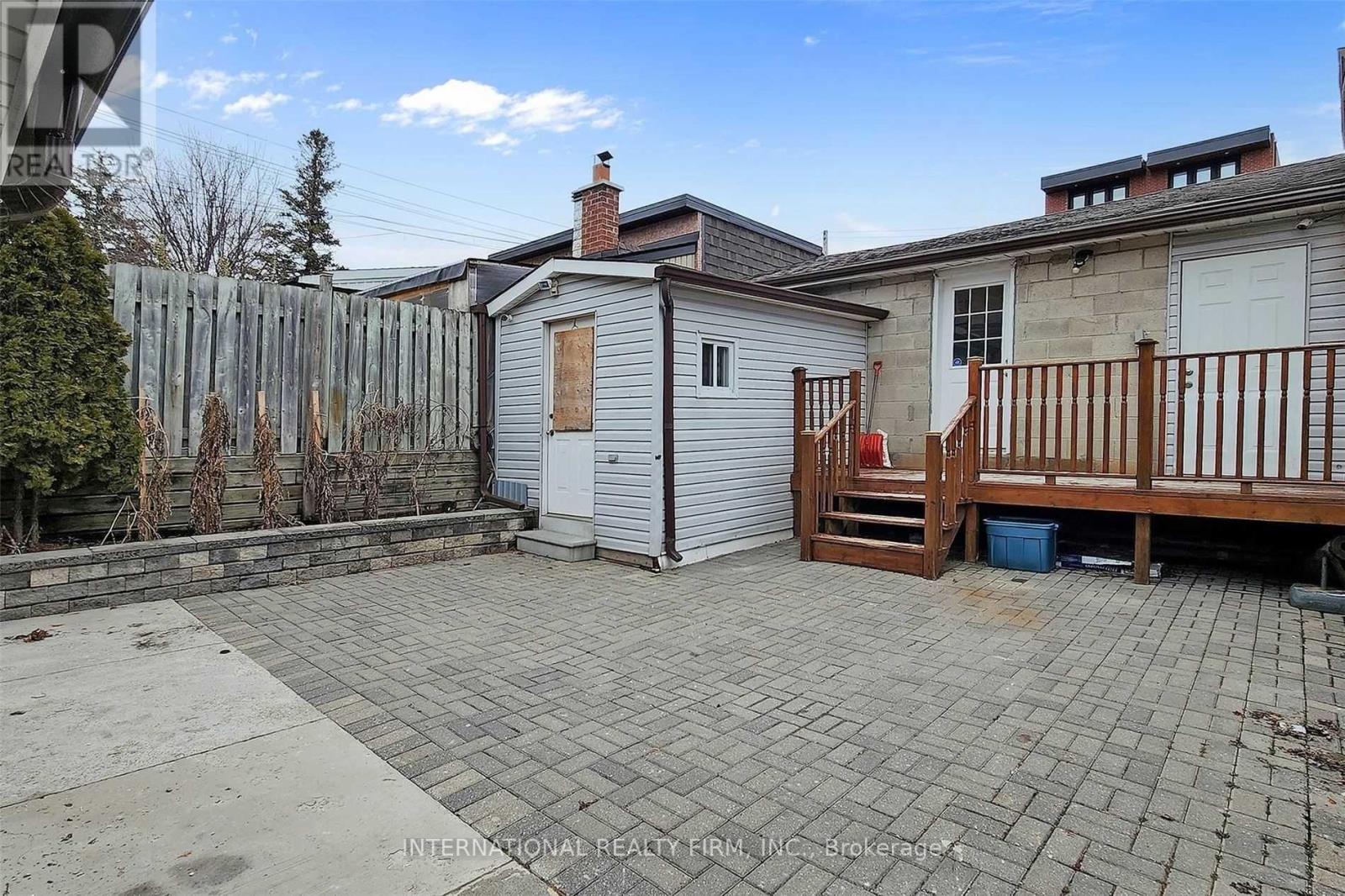297 GILBERT AVENUE - 32