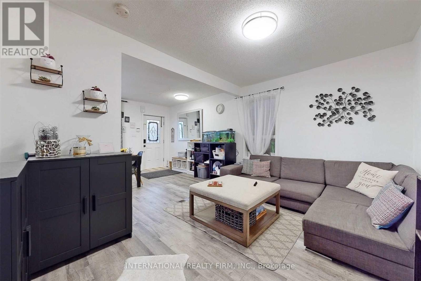 297 GILBERT AVENUE - Image 4