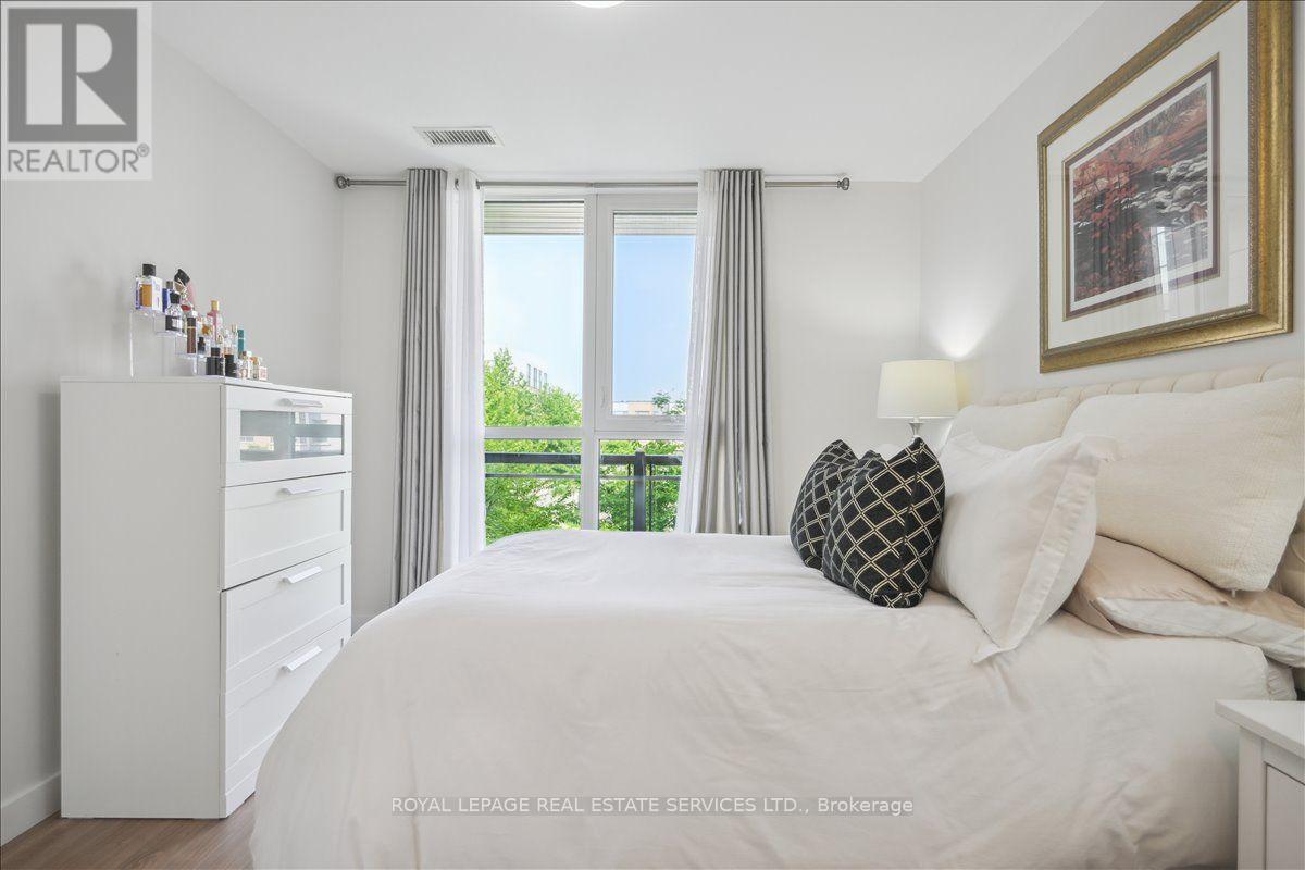 #211 168 SABINA DRIVE - 32