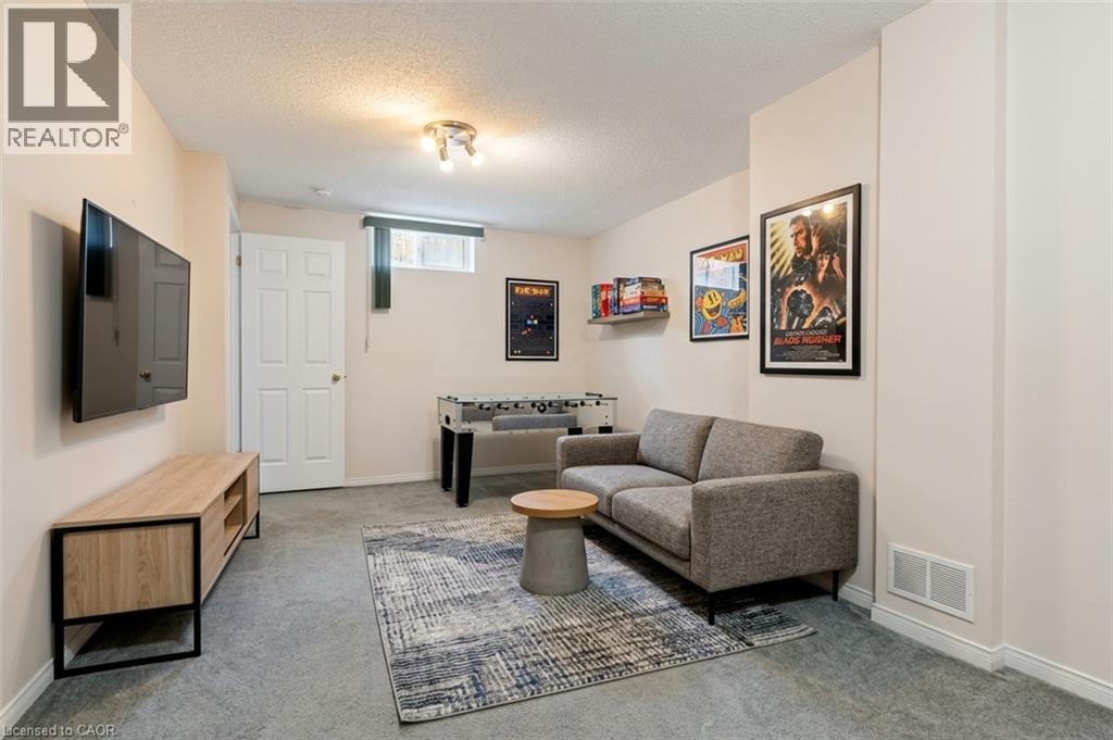 102 CHATEAU Crescent - Image 24