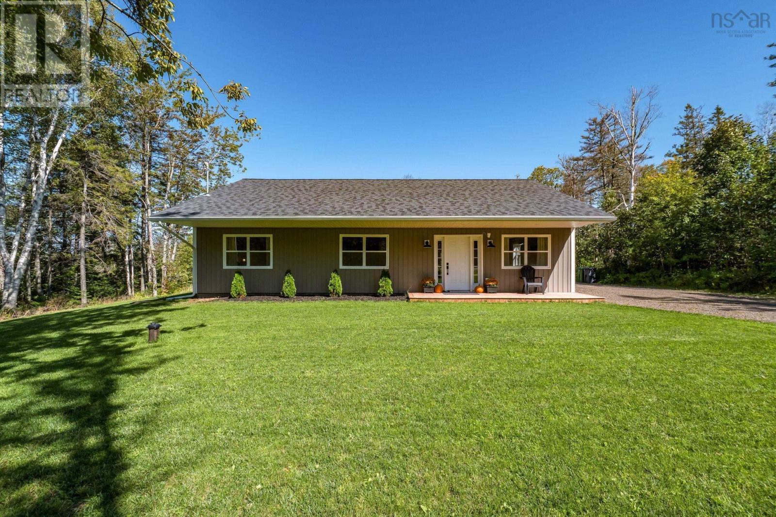 1960 Long Point Rd, Burlington — photo 2