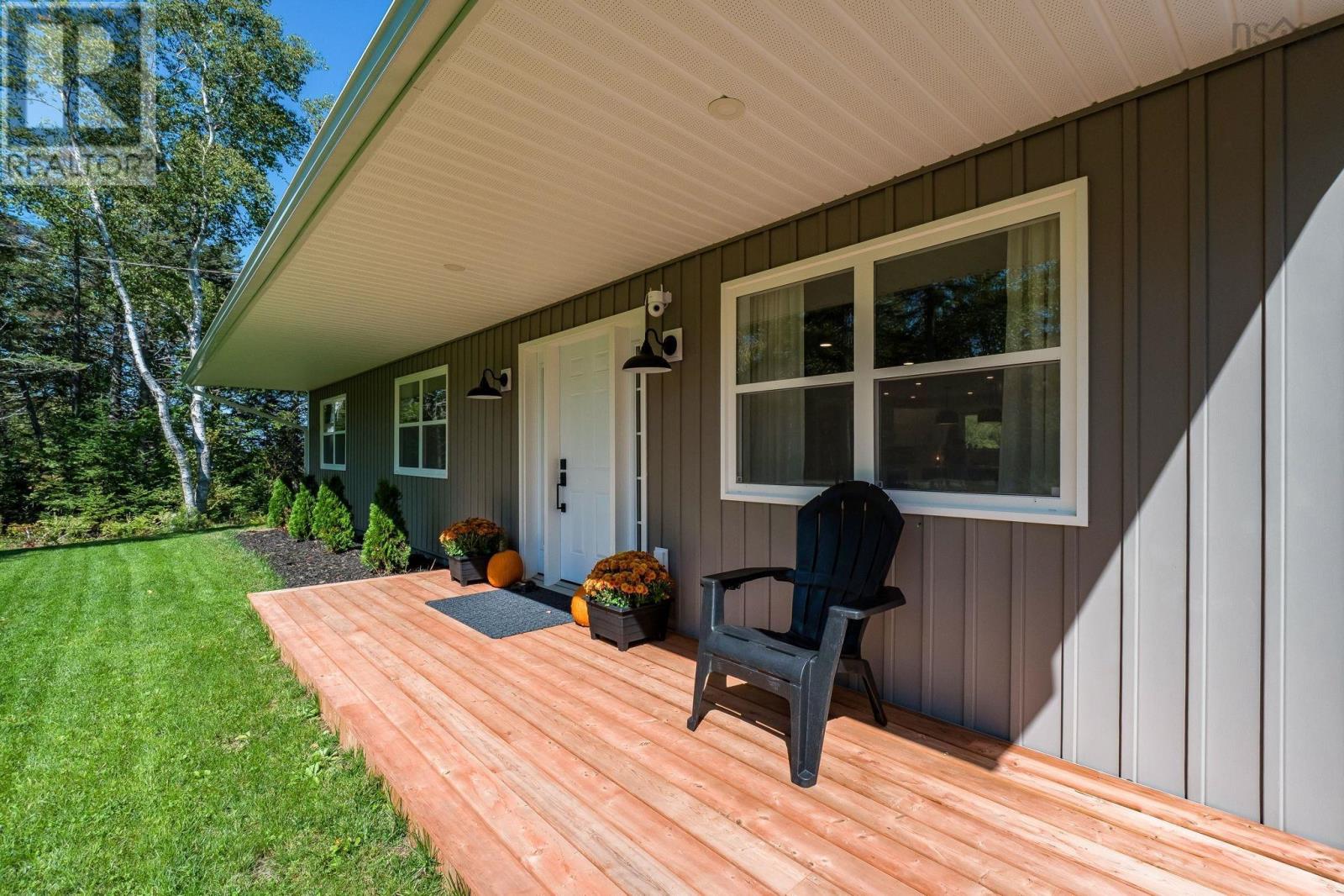 1960 Long Point Rd, Burlington — photo 3