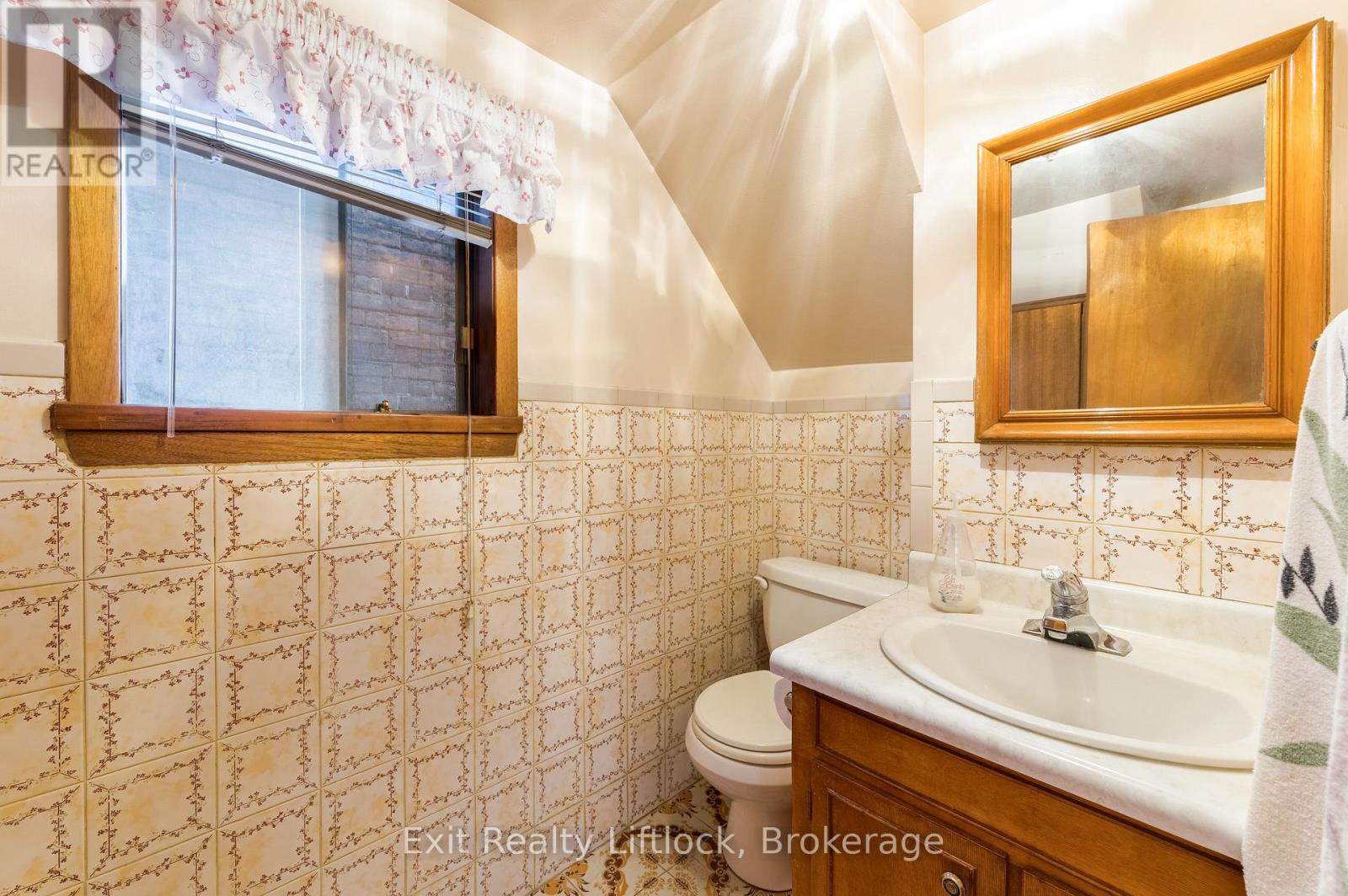 843 LOGAN AVENUE - Image 17