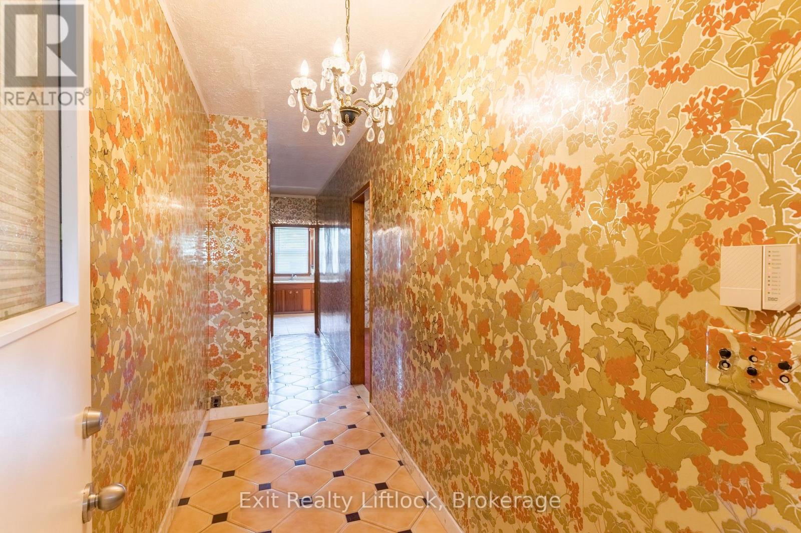 843 LOGAN AVENUE - 18