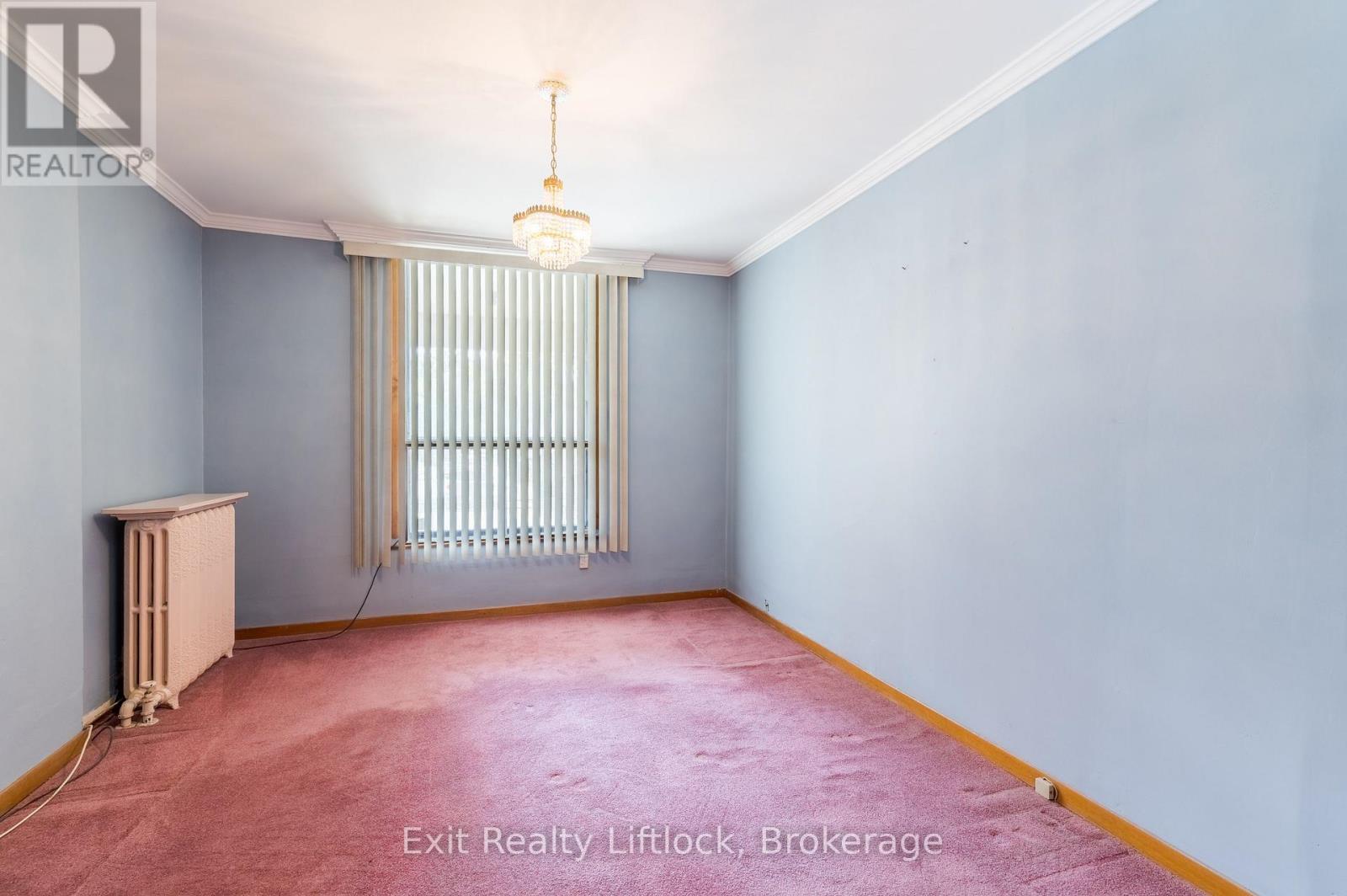 843 LOGAN AVENUE - Image 12