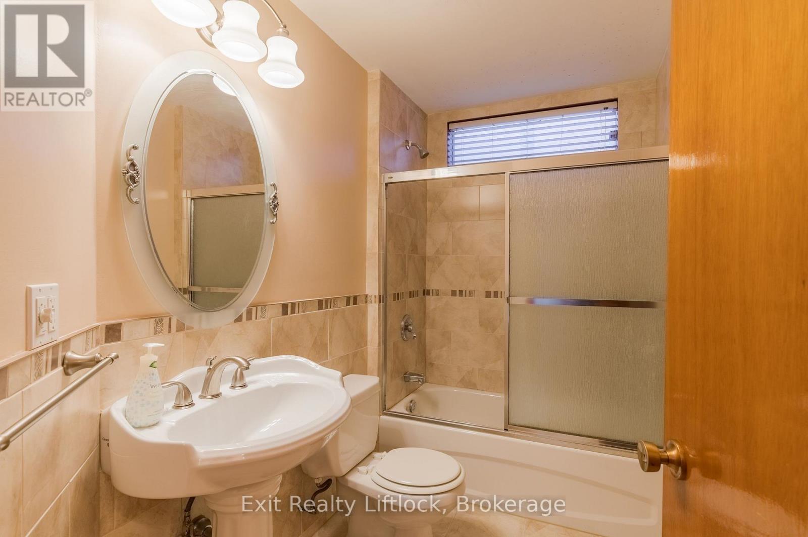 843 LOGAN AVENUE - 16