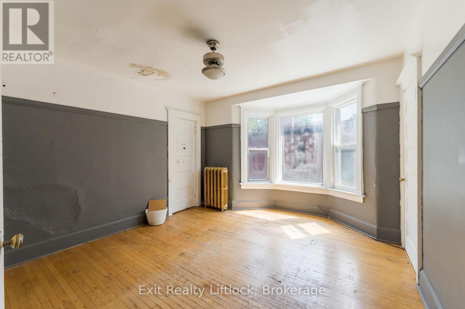 843 LOGAN AVENUE - 21