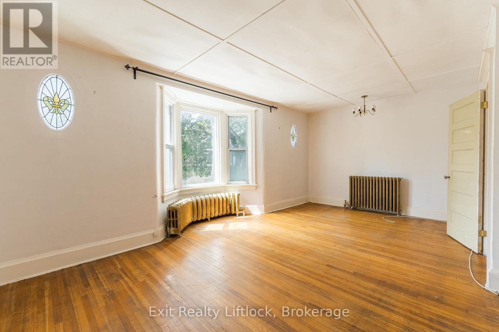 843 LOGAN AVENUE - 20