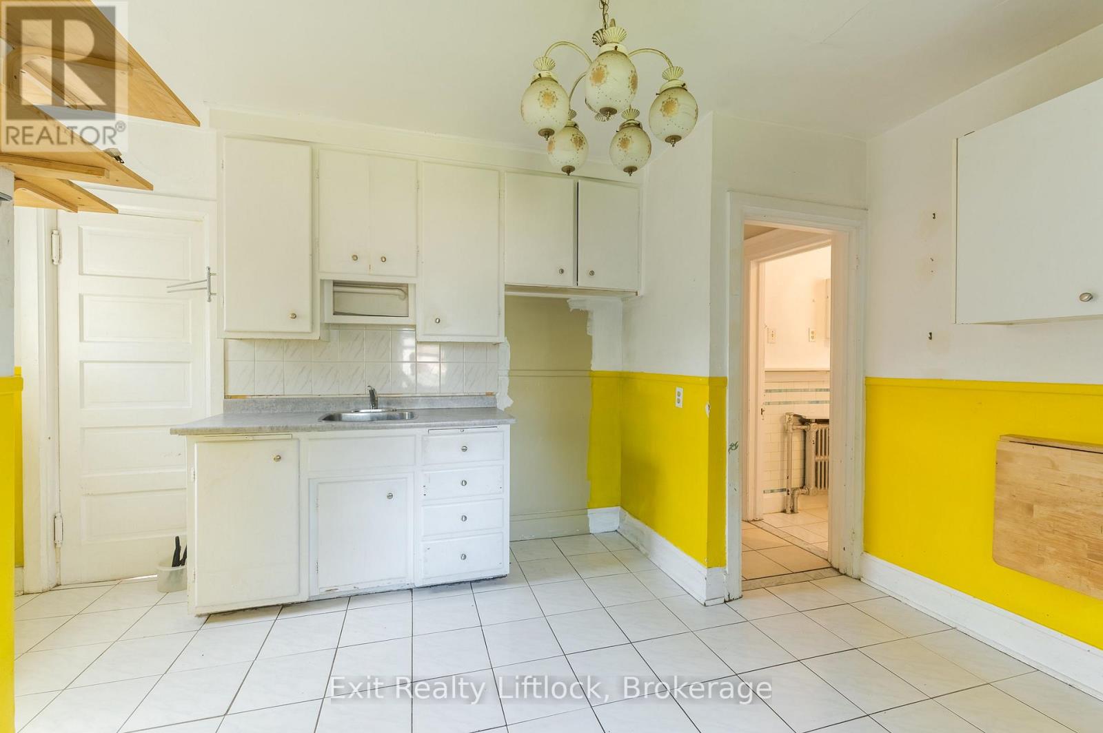 843 LOGAN AVENUE - 25