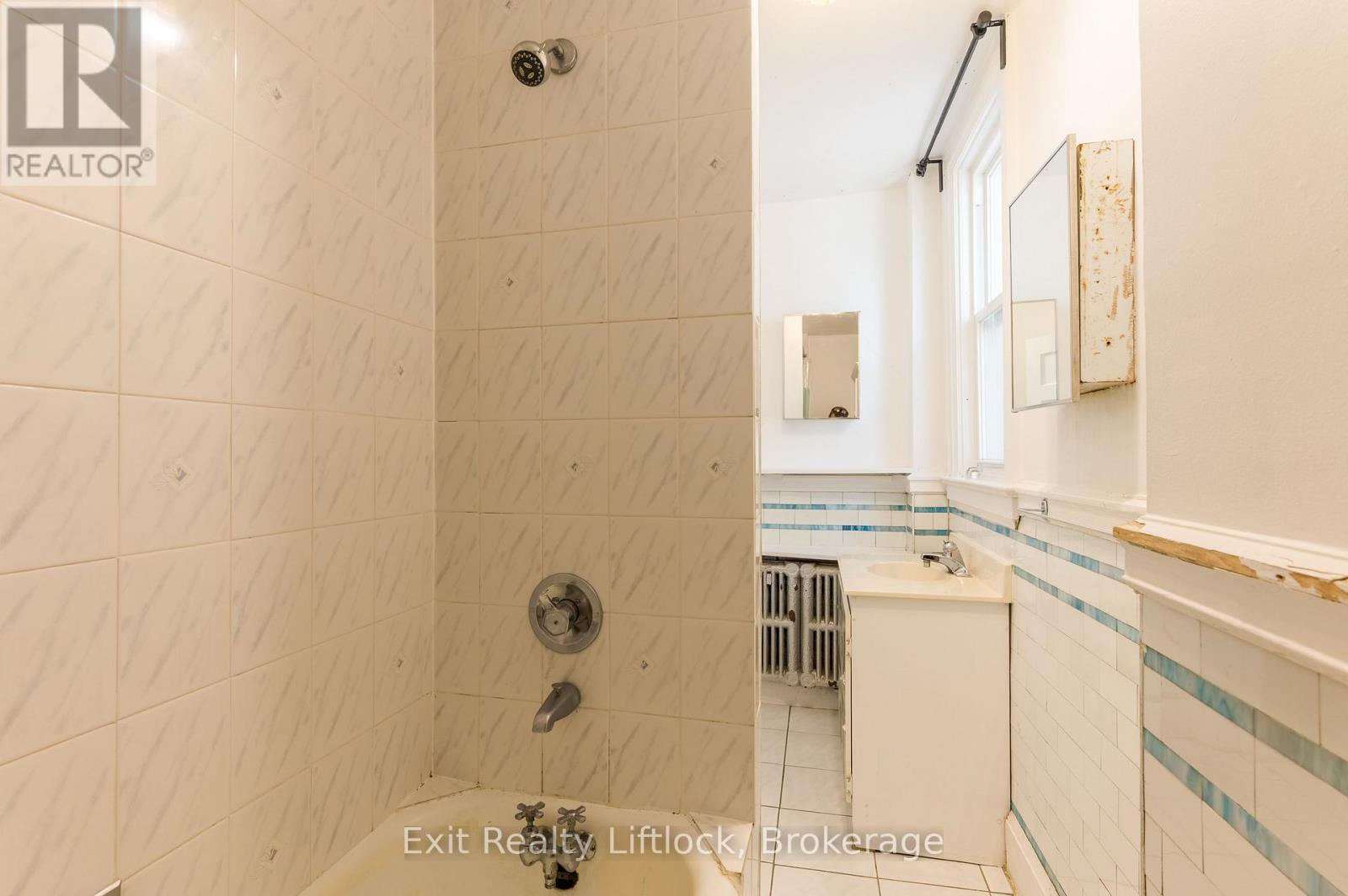 843 LOGAN AVENUE - Image 23