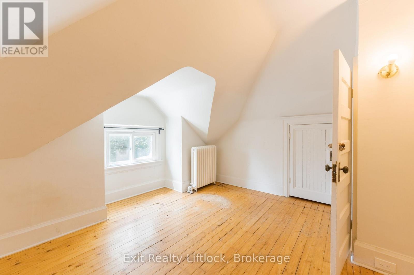 843 LOGAN AVENUE - 27